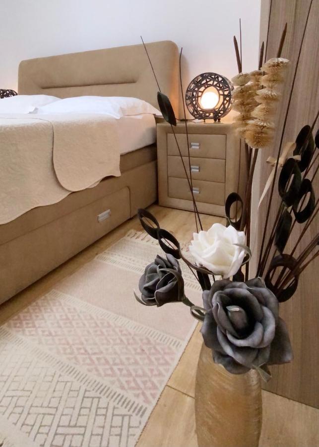 מאלי לוסיניי Apartments Tasha מראה חיצוני תמונה